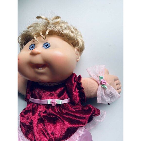 Cabbage Patch Doll Blonde Blue Eyes 2005 Play Along Velvet Dress 14 in - Picture 9 of 12